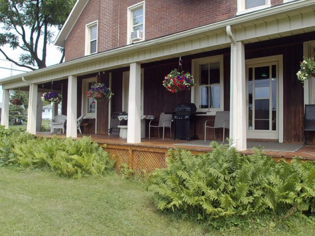 kinmounthousesideporch2.jpg
